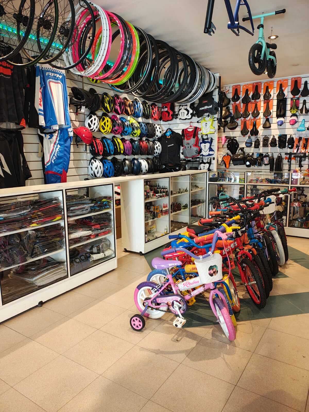 Botas de motocross y equipamiento MX en UFO Bike Shop, Tucumán