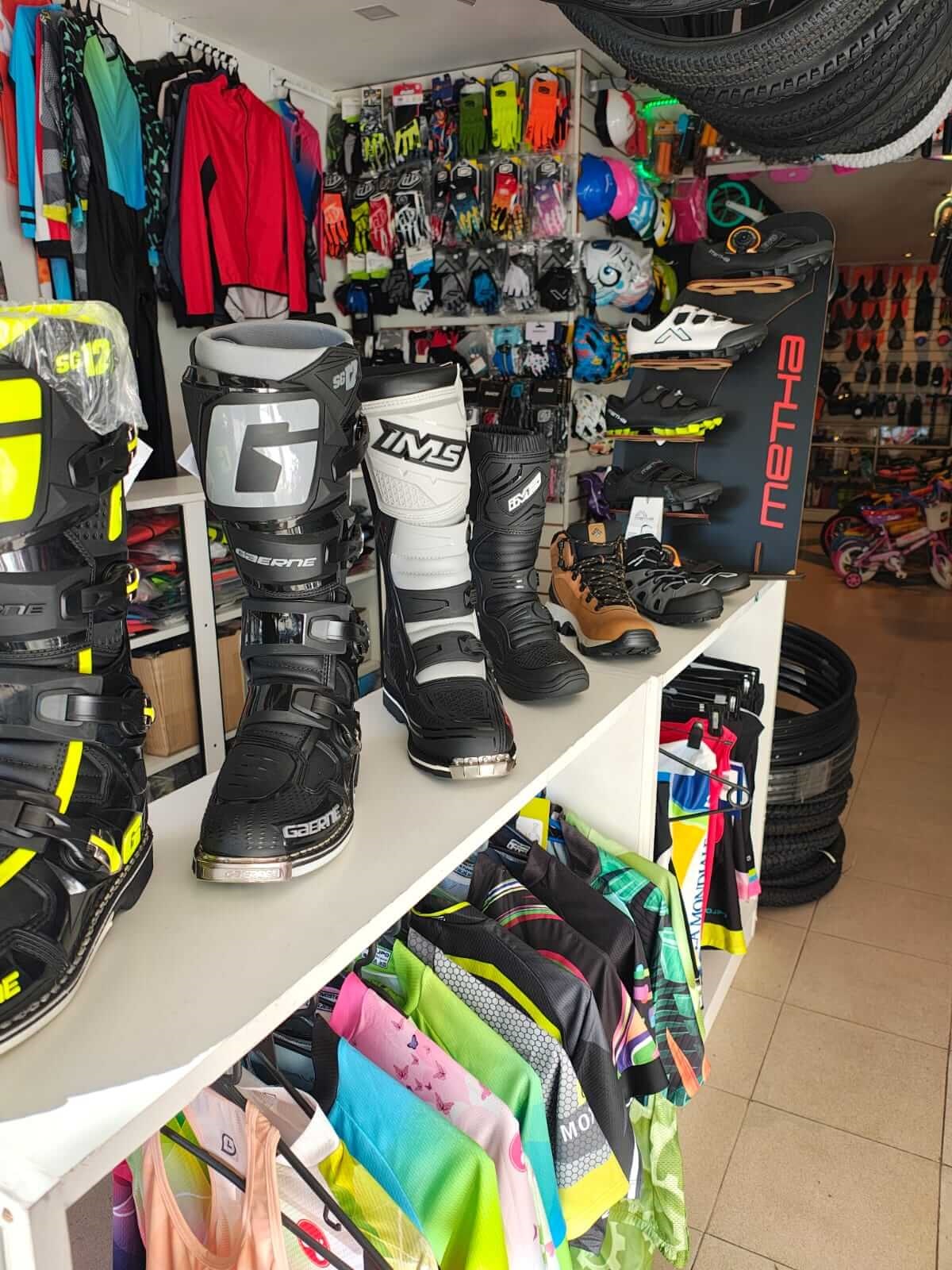 Bicicletas para niños, cascos y accesorios en UFO Bike Shop, Yerba Buena